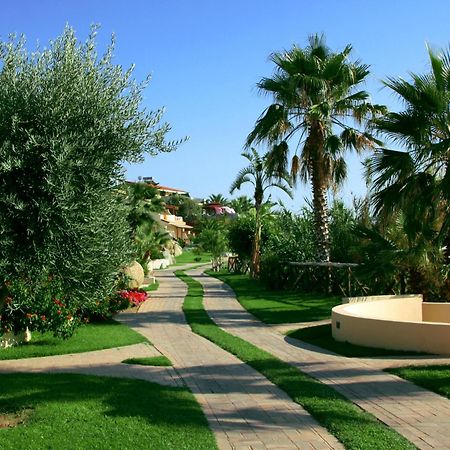 Hotel Villaggio Cala Di Volpe Capo Vaticano Exteriör bild