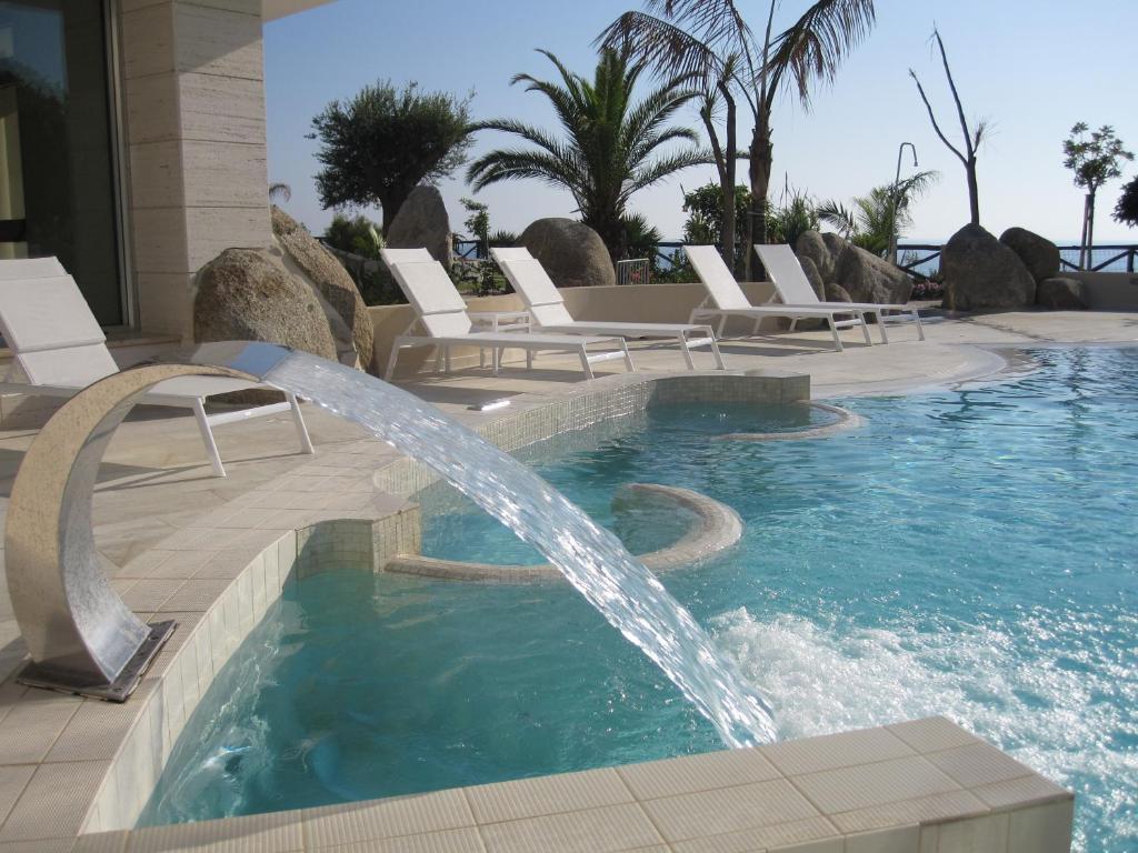 Hotel Villaggio Cala Di Volpe Capo Vaticano Exteriör bild