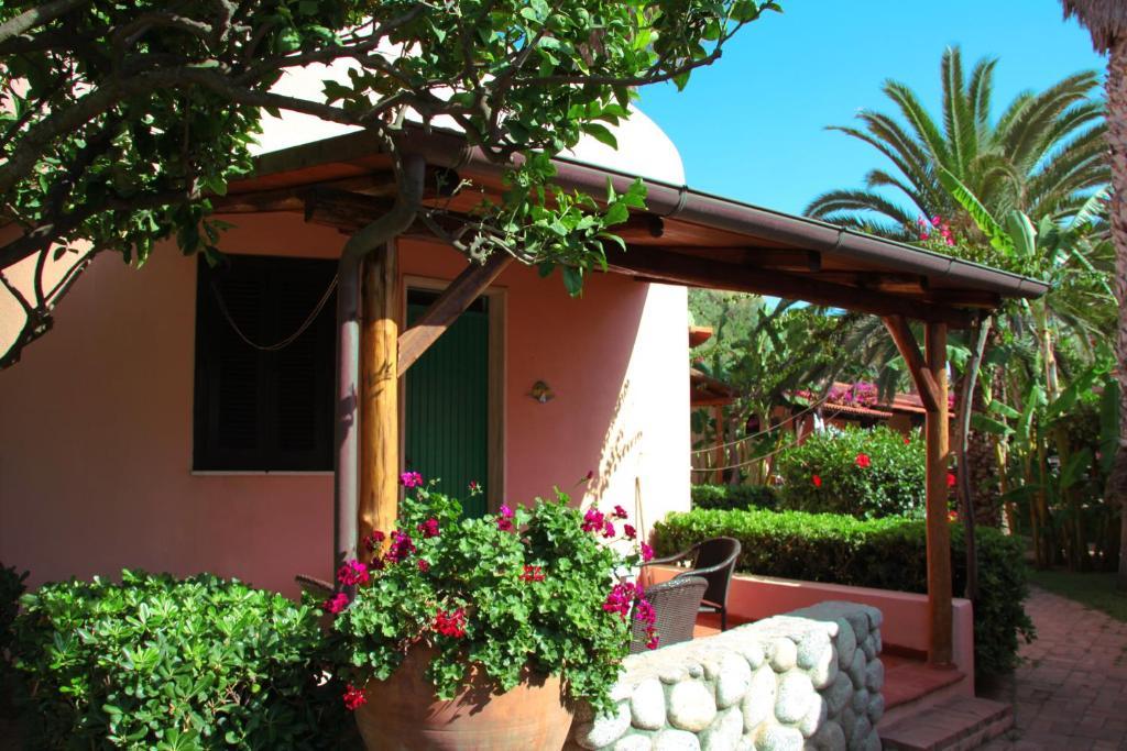Hotel Villaggio Cala Di Volpe Capo Vaticano Rum bild