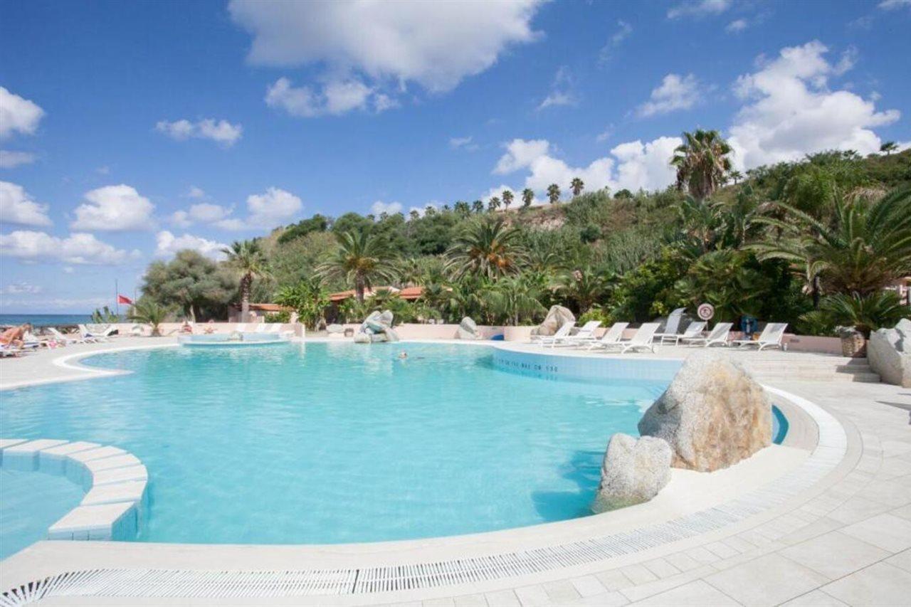 Hotel Villaggio Cala Di Volpe Capo Vaticano Exteriör bild