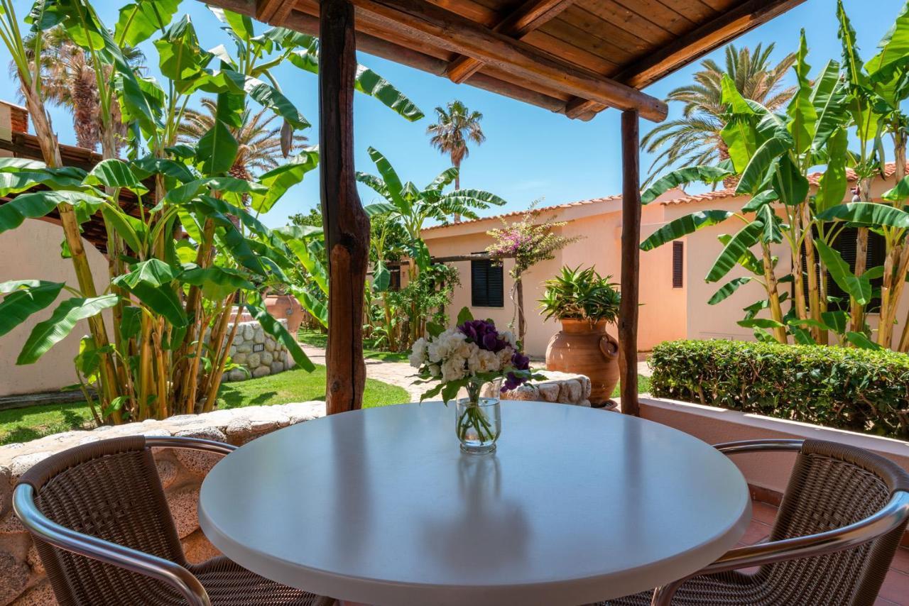 Hotel Villaggio Cala Di Volpe Capo Vaticano Exteriör bild