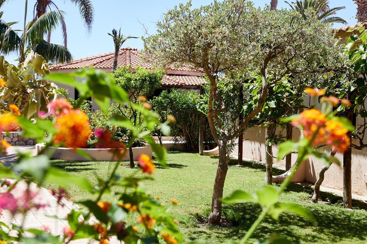 Hotel Villaggio Cala Di Volpe Capo Vaticano Exteriör bild