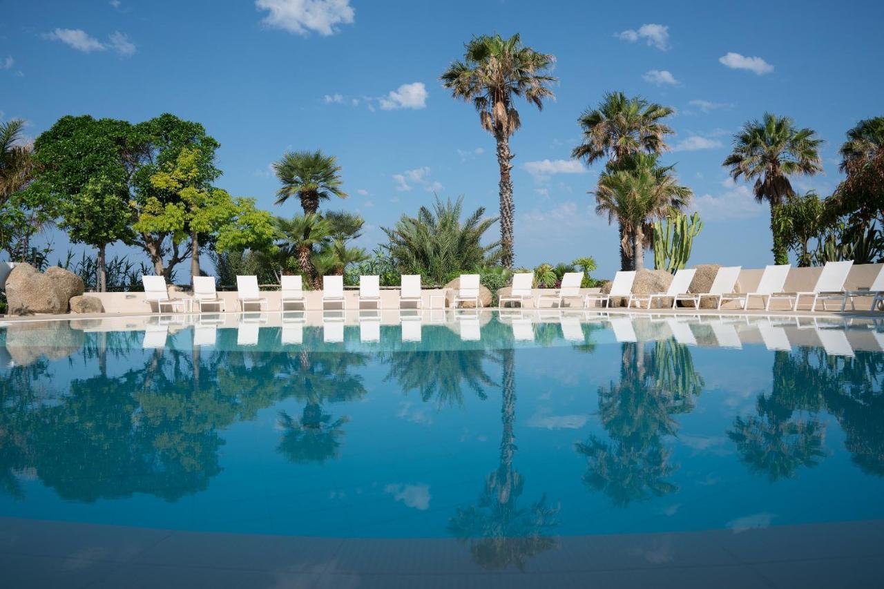 Hotel Villaggio Cala Di Volpe Capo Vaticano Exteriör bild