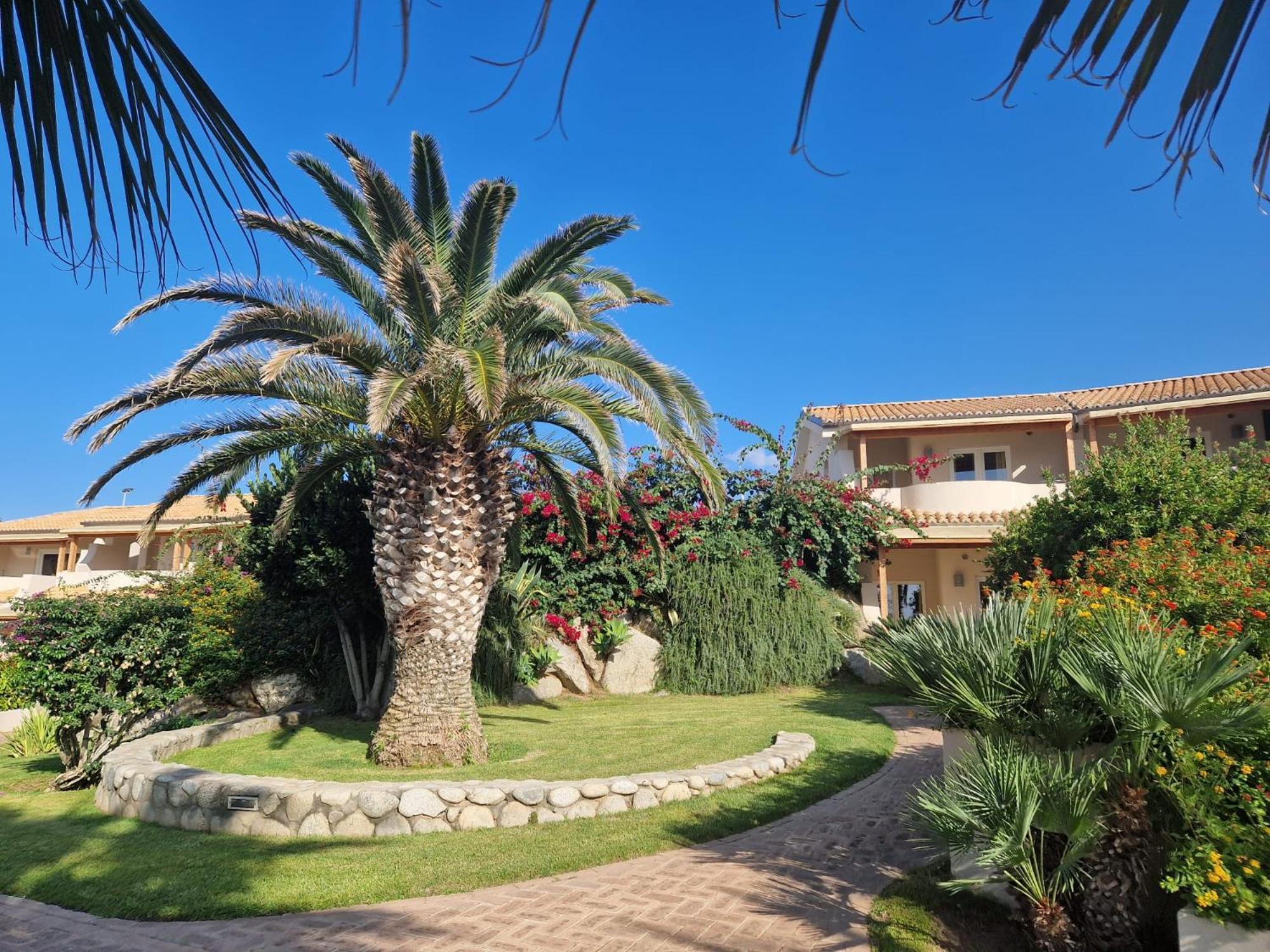 Hotel Villaggio Cala Di Volpe Capo Vaticano Exteriör bild