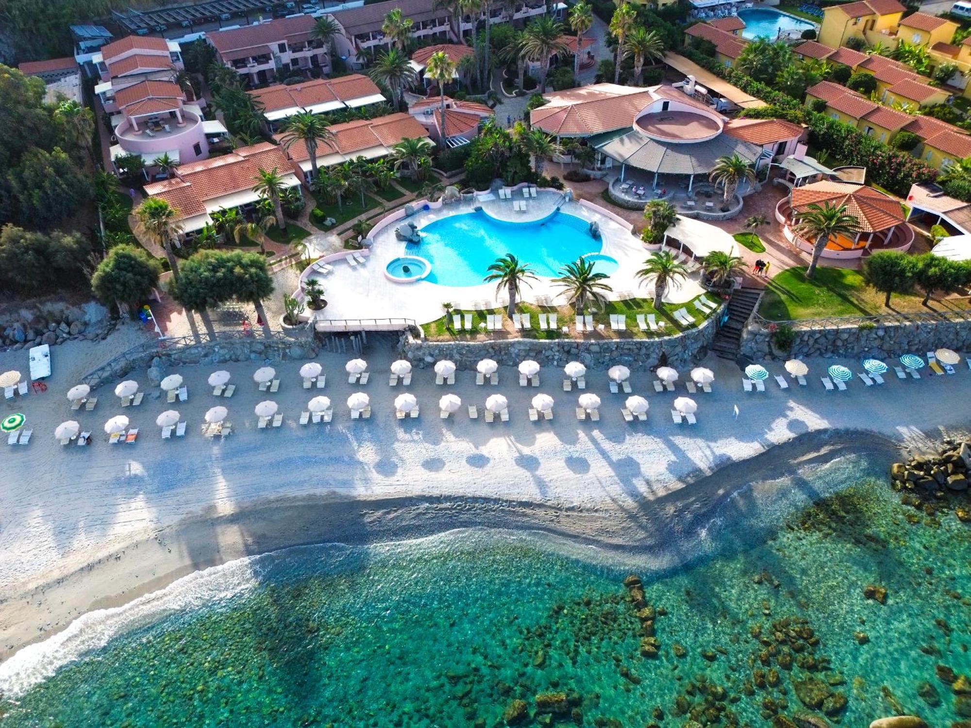 Hotel Villaggio Cala Di Volpe Capo Vaticano Exteriör bild