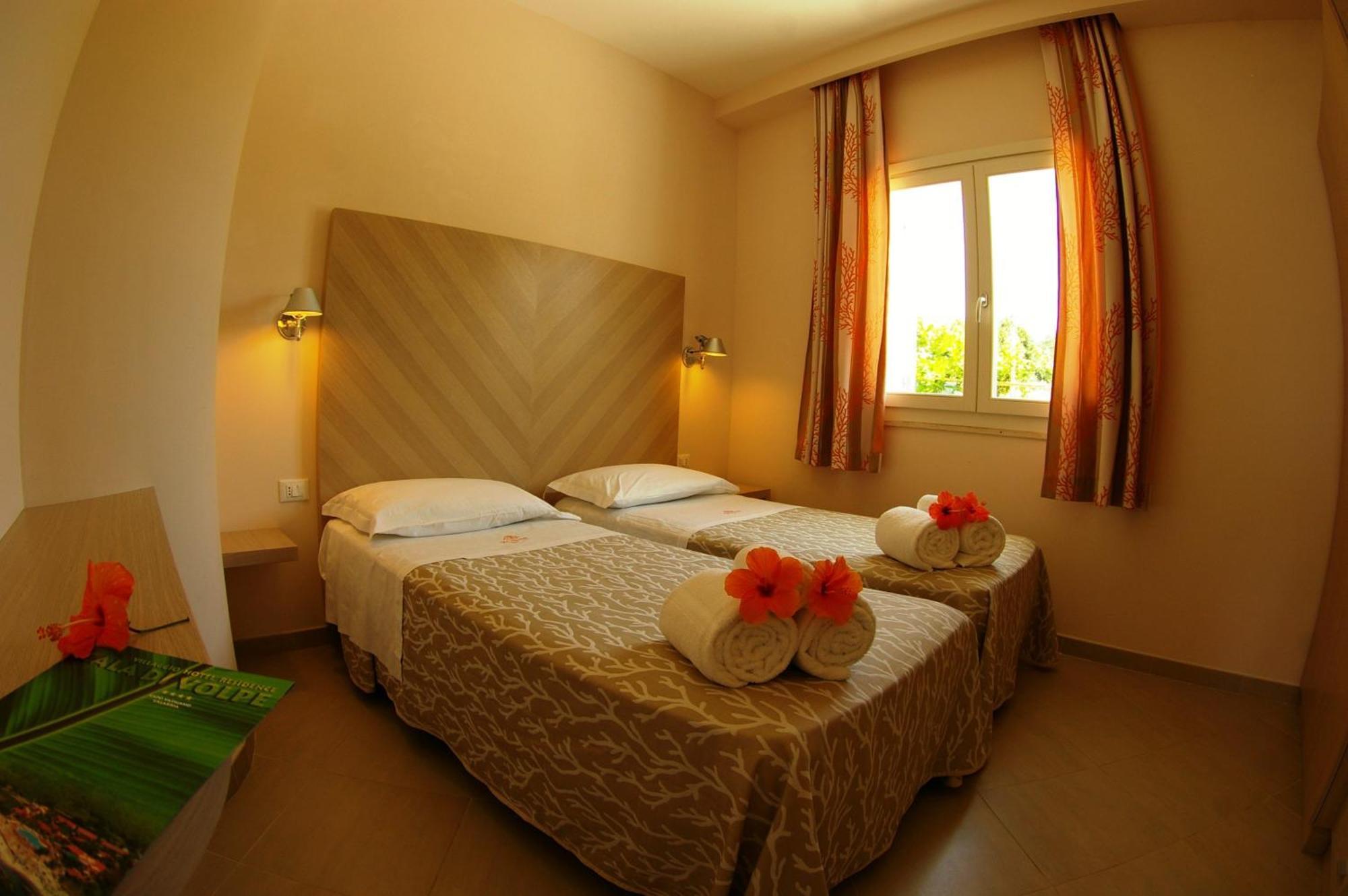 Hotel Villaggio Cala Di Volpe Capo Vaticano Exteriör bild