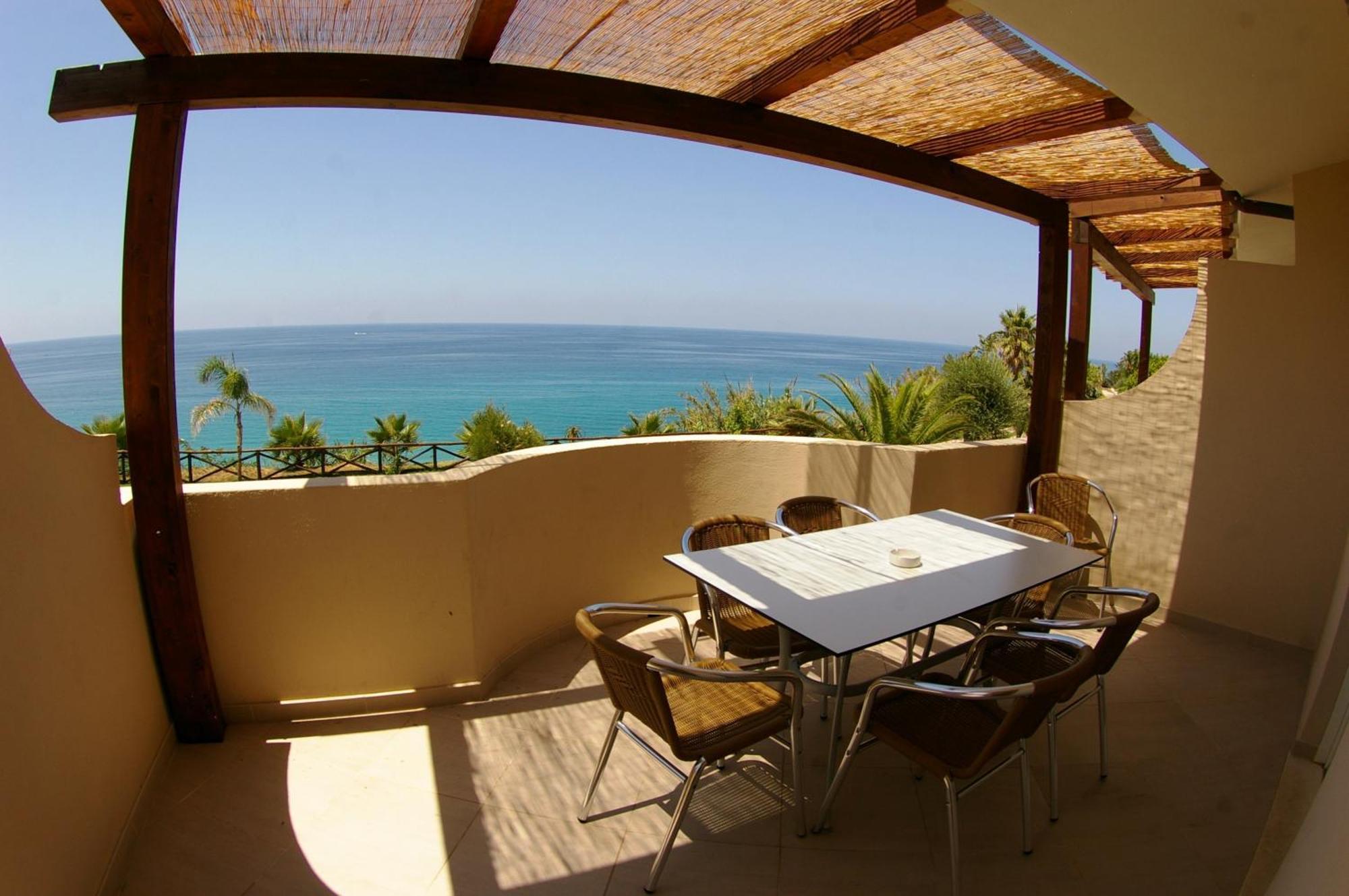 Hotel Villaggio Cala Di Volpe Capo Vaticano Exteriör bild