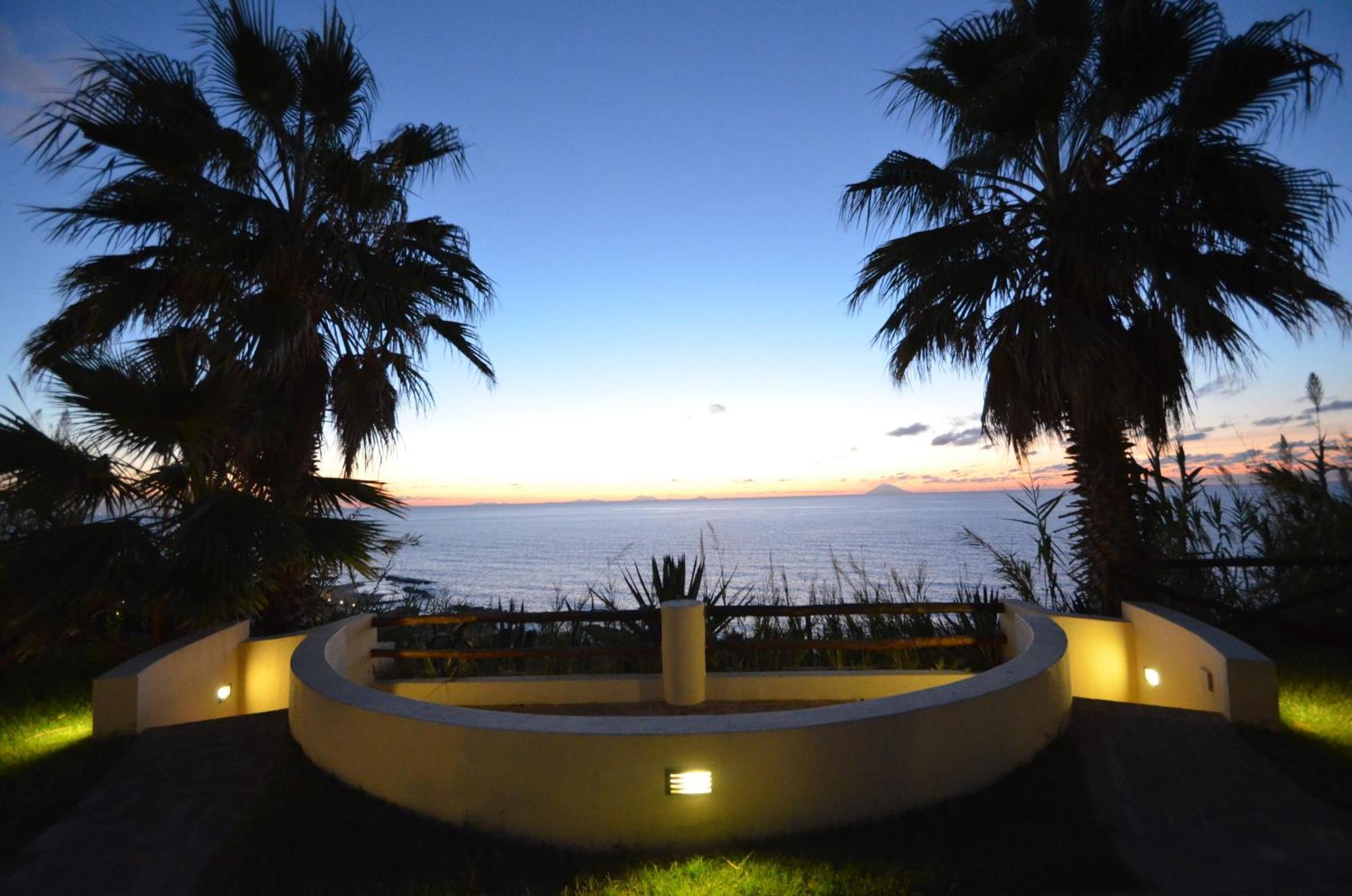 Hotel Villaggio Cala Di Volpe Capo Vaticano Exteriör bild
