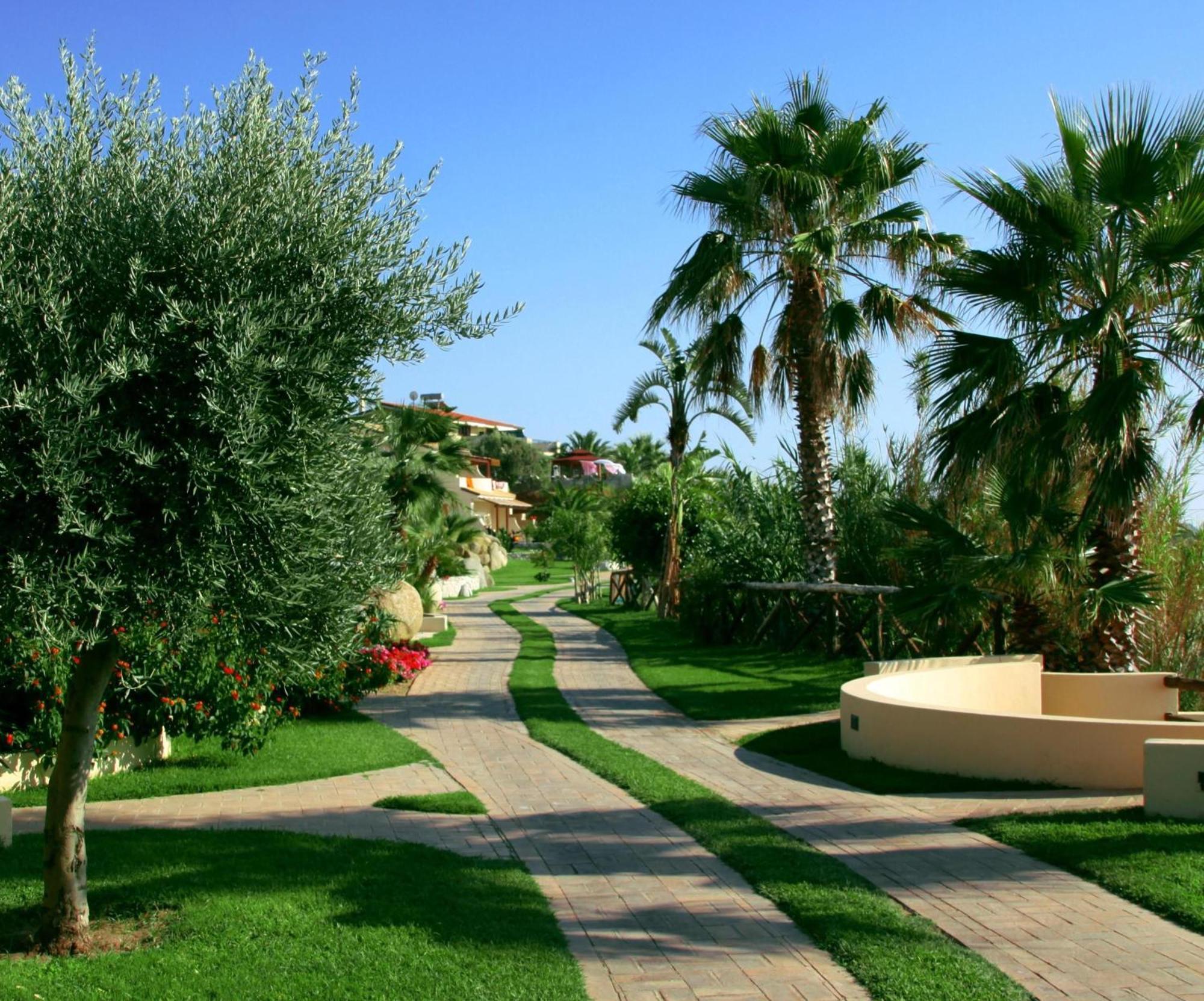 Hotel Villaggio Cala Di Volpe Capo Vaticano Exteriör bild