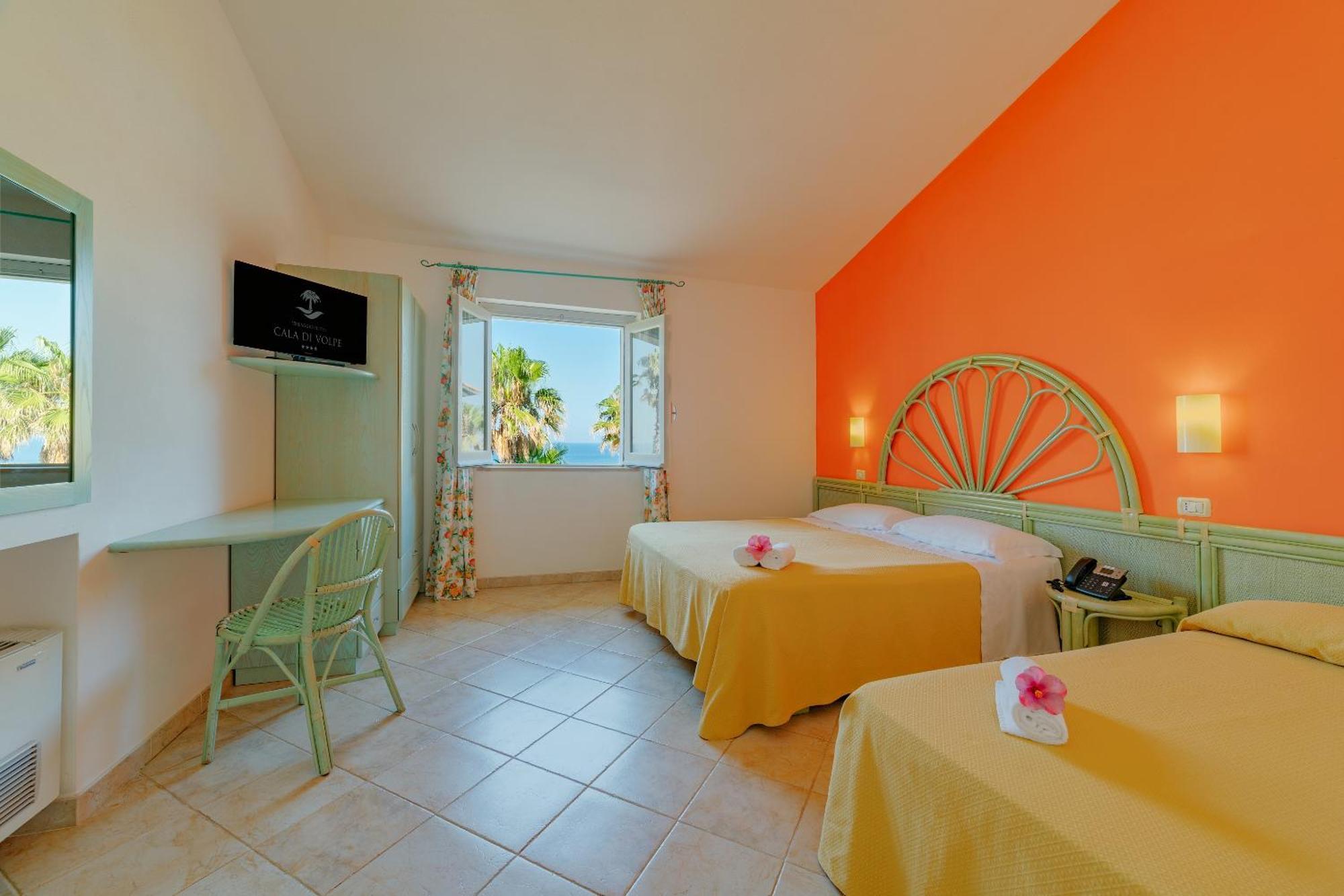 Hotel Villaggio Cala Di Volpe Capo Vaticano Exteriör bild