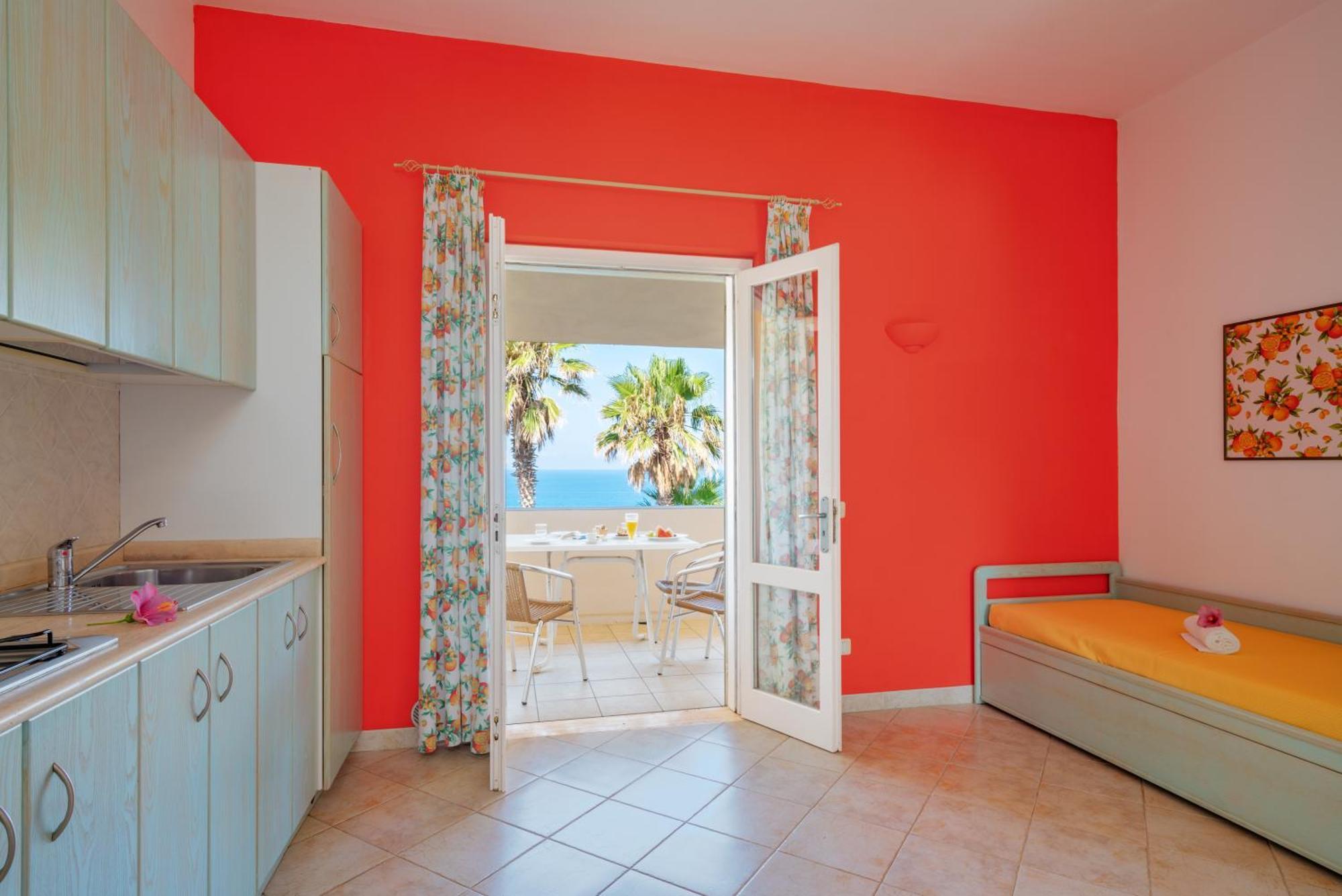 Hotel Villaggio Cala Di Volpe Capo Vaticano Exteriör bild