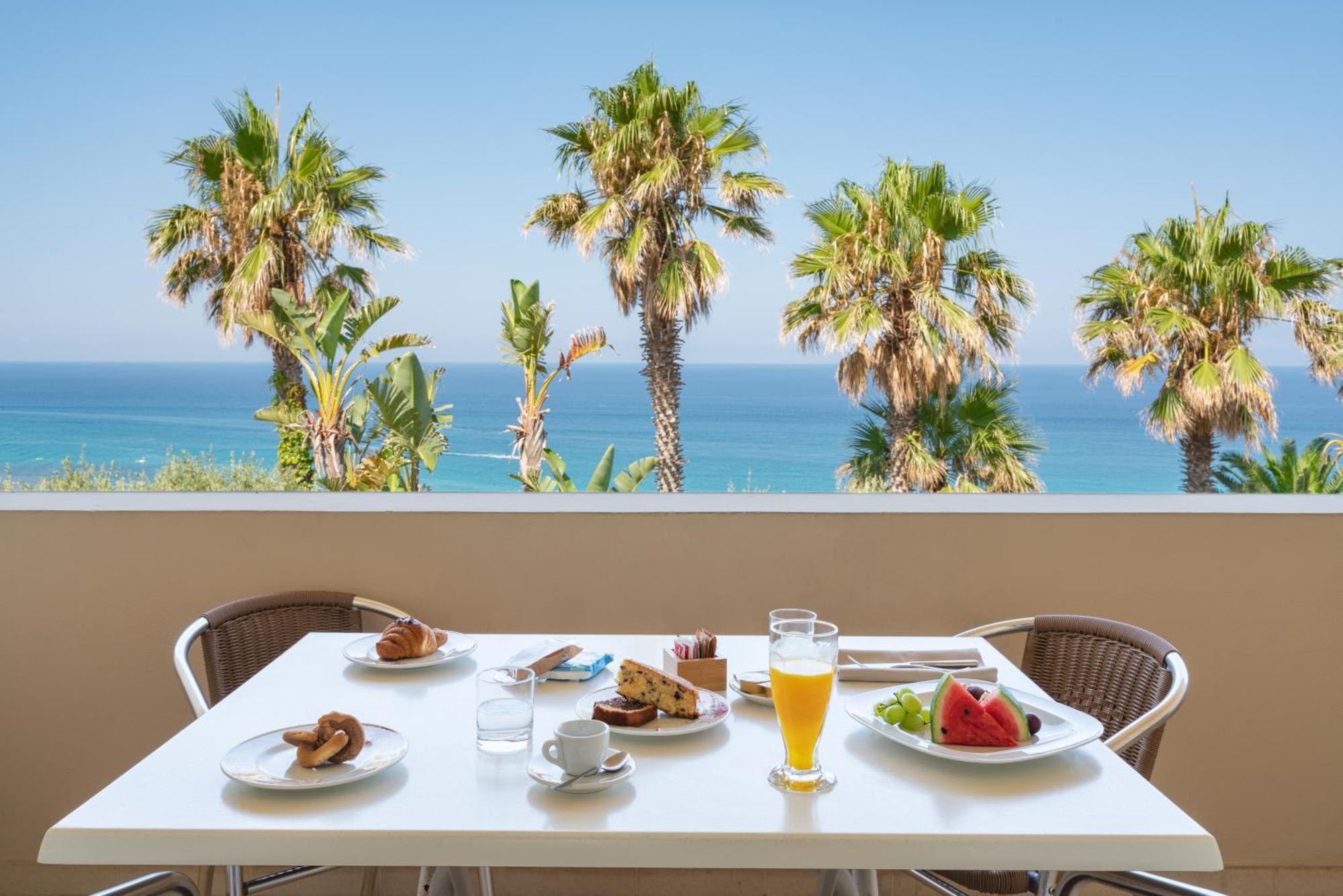 Hotel Villaggio Cala Di Volpe Capo Vaticano Exteriör bild