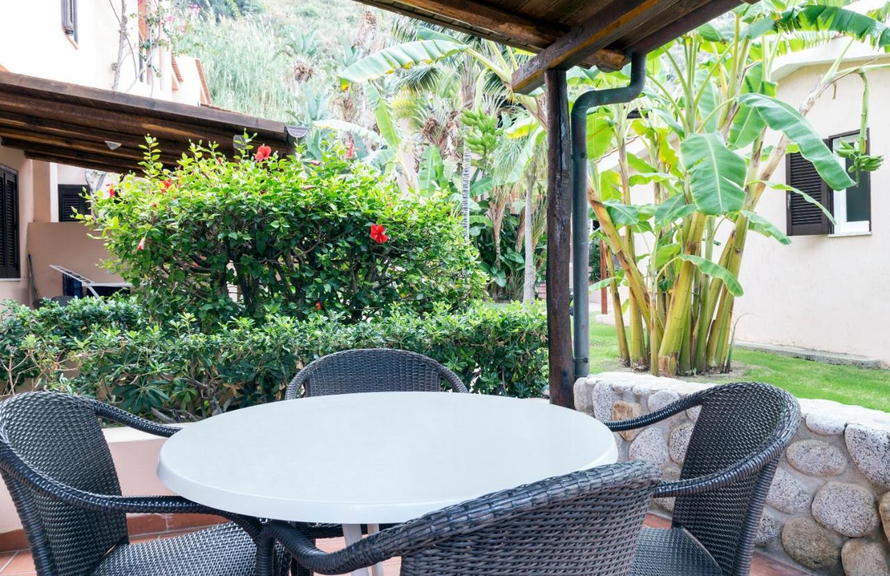 Hotel Villaggio Cala Di Volpe Capo Vaticano Exteriör bild